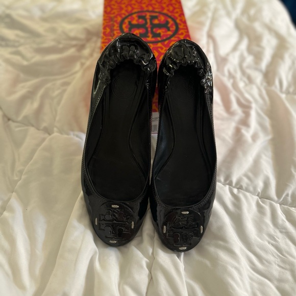 Tory Burch Black patent Leather REVA BALLET Slip-on Everyday Biz-Casual FLATS - Picture 2 of 8